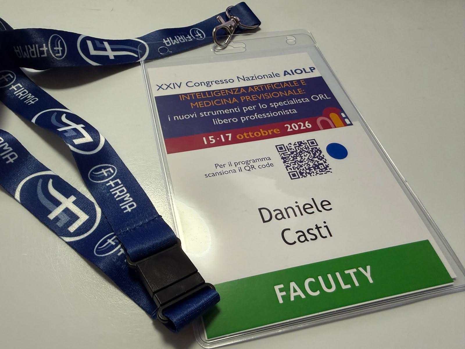 Badge del XXIV Congresso Nazionale AIOLP intestato a Daniele Casti, con la dicitura FACULTY su fascia verde.